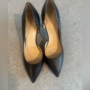 Nine West Pumps 6.5 

Elegant Black Women's Heels

Heel height 3”